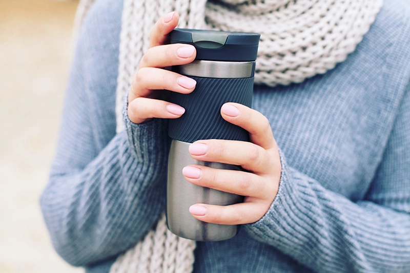 Профилактика переохлаждения необходима для предотвращения образования гнойных пробок миндалин, фото